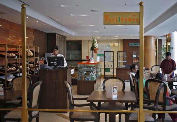 Luxury café at fortis hospital