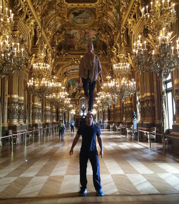 Circus Artist Couple at opera garnier