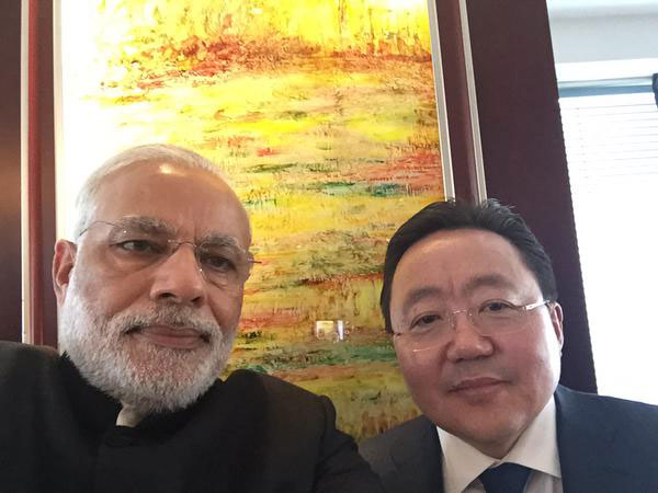 Narendra Modi selfie with Tsakhiagiin Elbegdorj