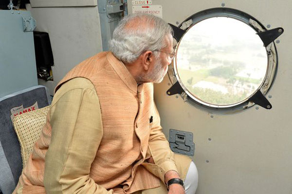 Modi Escaping the chennai floods 2015 Viral Photos