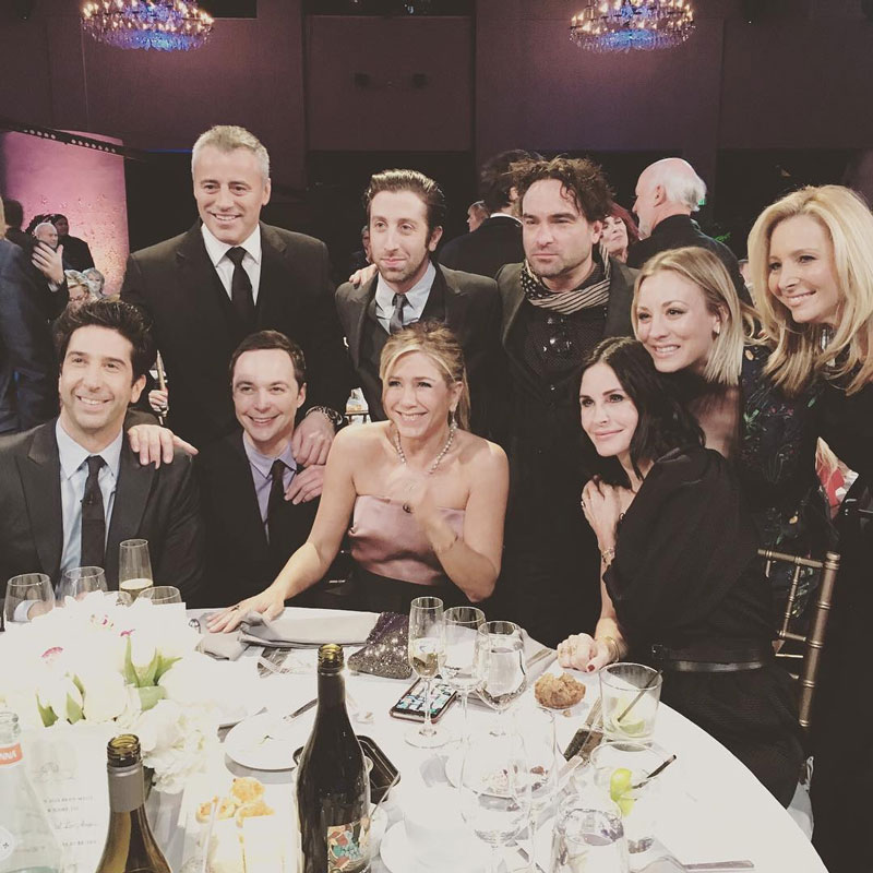 Big Bang Theory and F.R.I.E.N.D.S casts epic photo