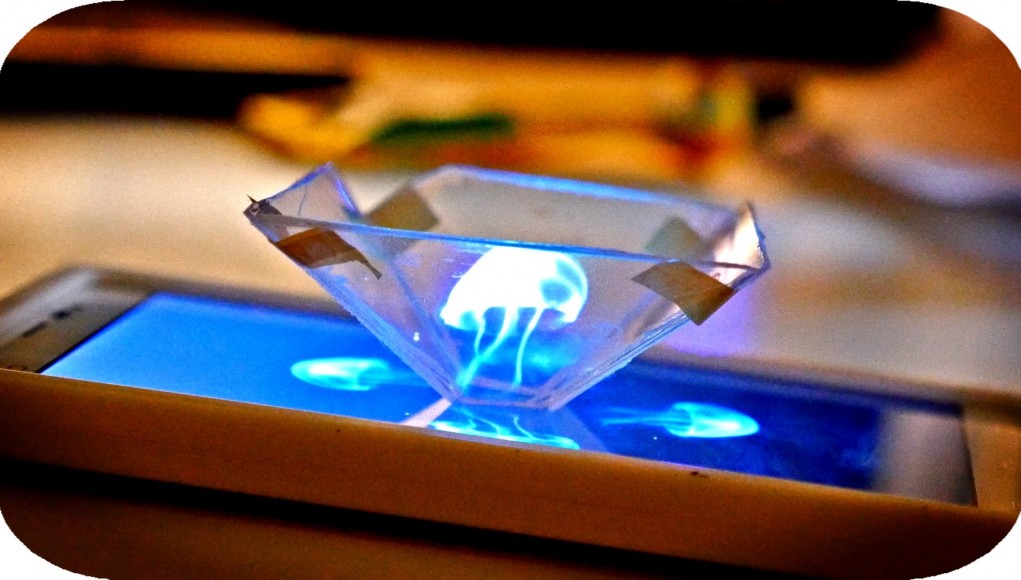 Smartphone into a 3D hologram